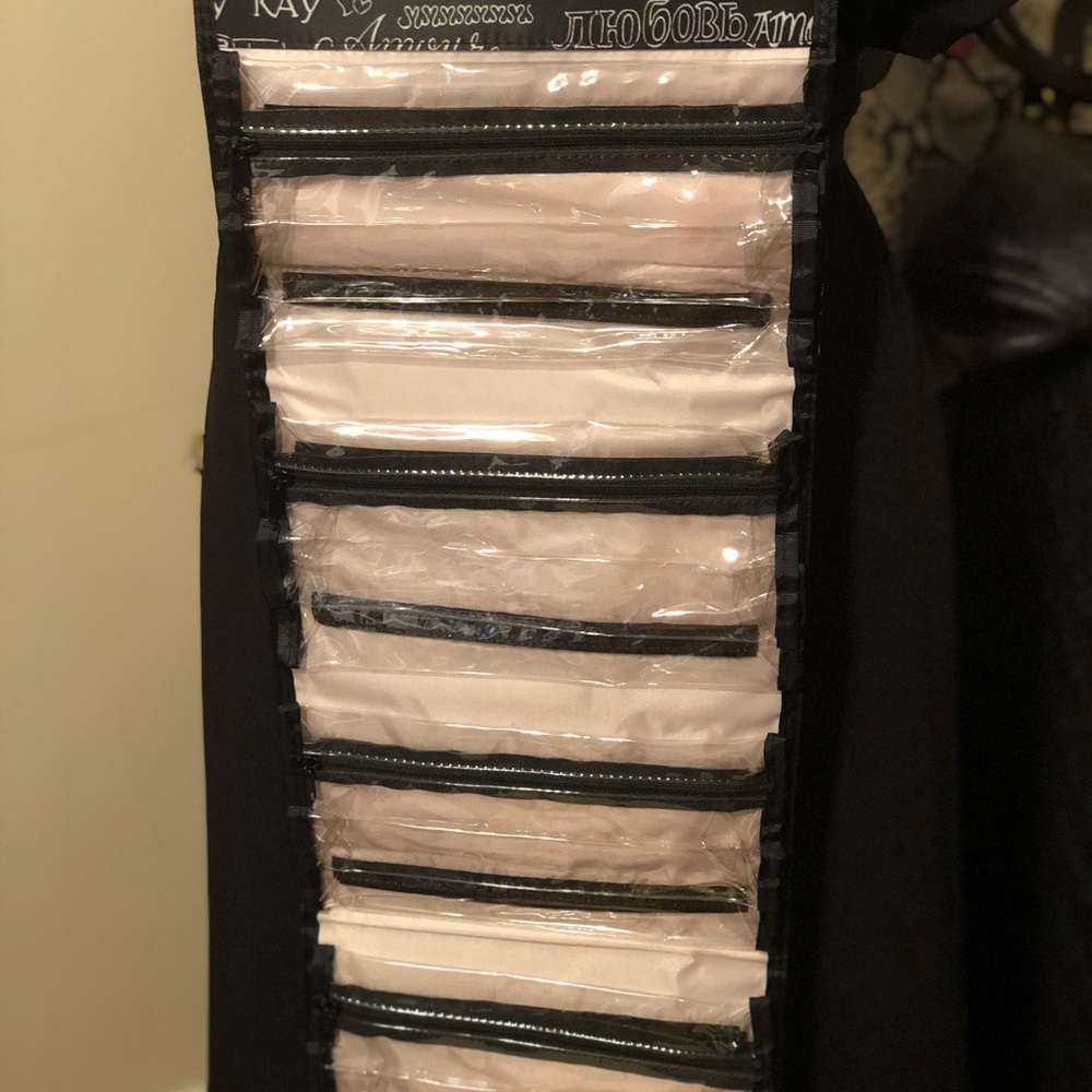 Makeup bag - Picture 3 of 8